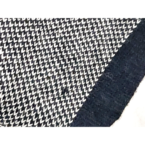 Vintage CHANEL Gray, Black, Ivory 100% Cashmere Wool Reversible Knit Scarf - Picture 13 of 16